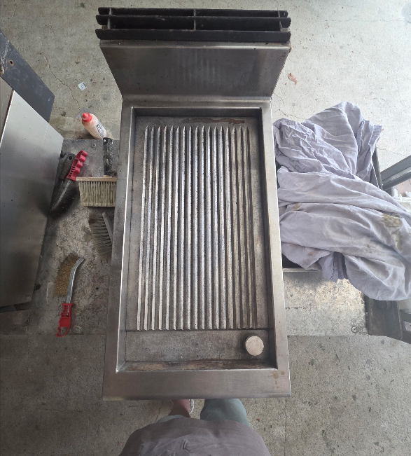 Grill en fonte décapé au laser — après
